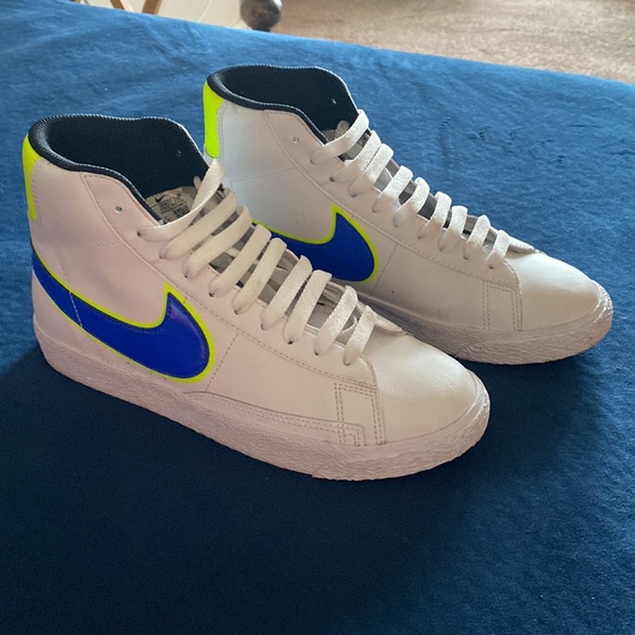 NIKE YOUTH KIDS BLAZERS SIZE 5.5 WITH BOX🔥 - Picture 7 of 8